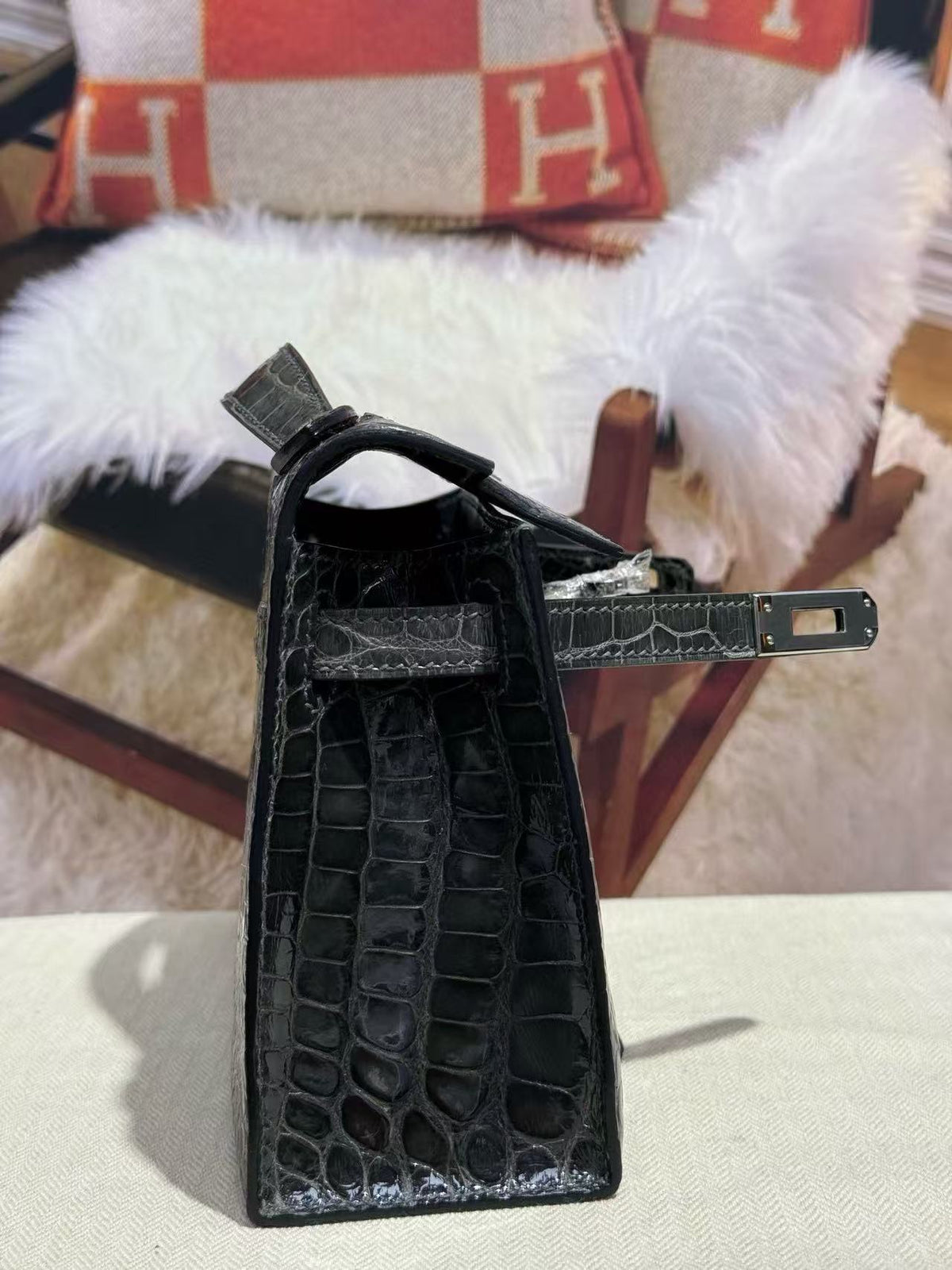Hermes Kelly Mini 22 in Black American Alligator Silver Buckle Bag