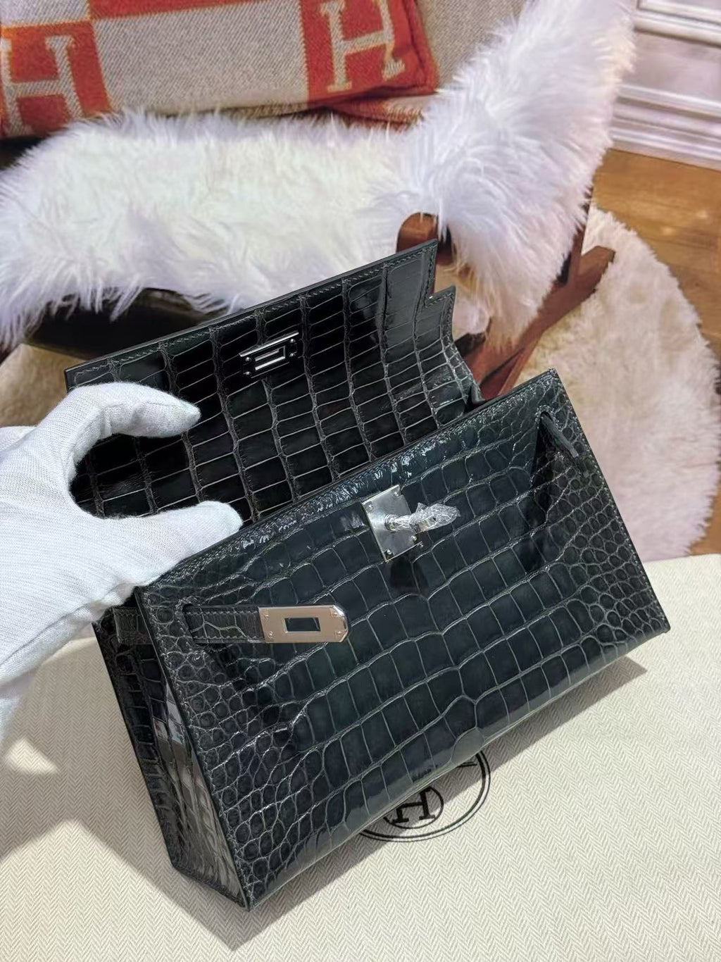 Hermes Kelly Mini 22 in Black American Alligator Silver Buckle Bag