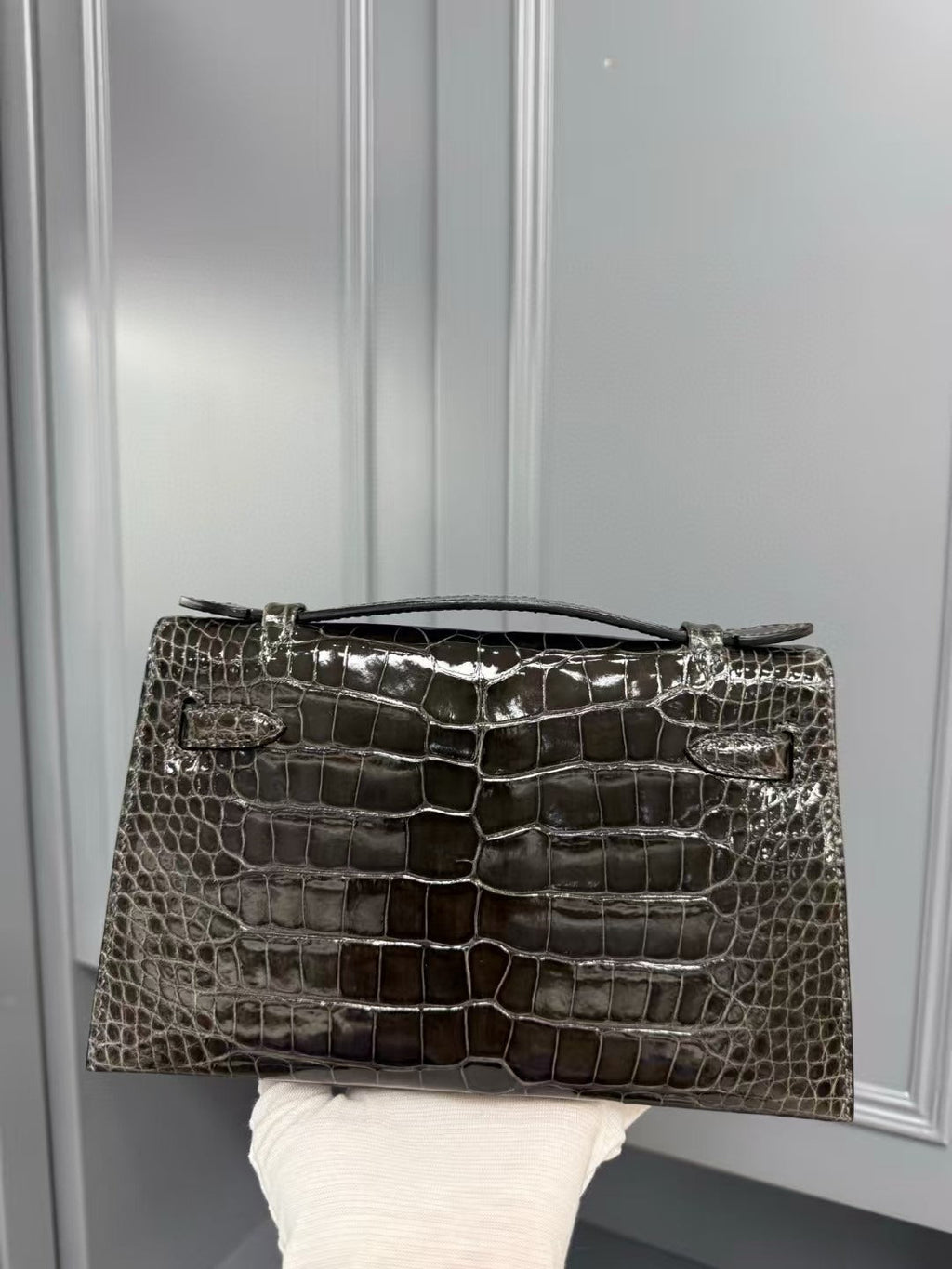 Hermes Kelly Mini 22 in Brown American Alligator Silver Buckle Bag