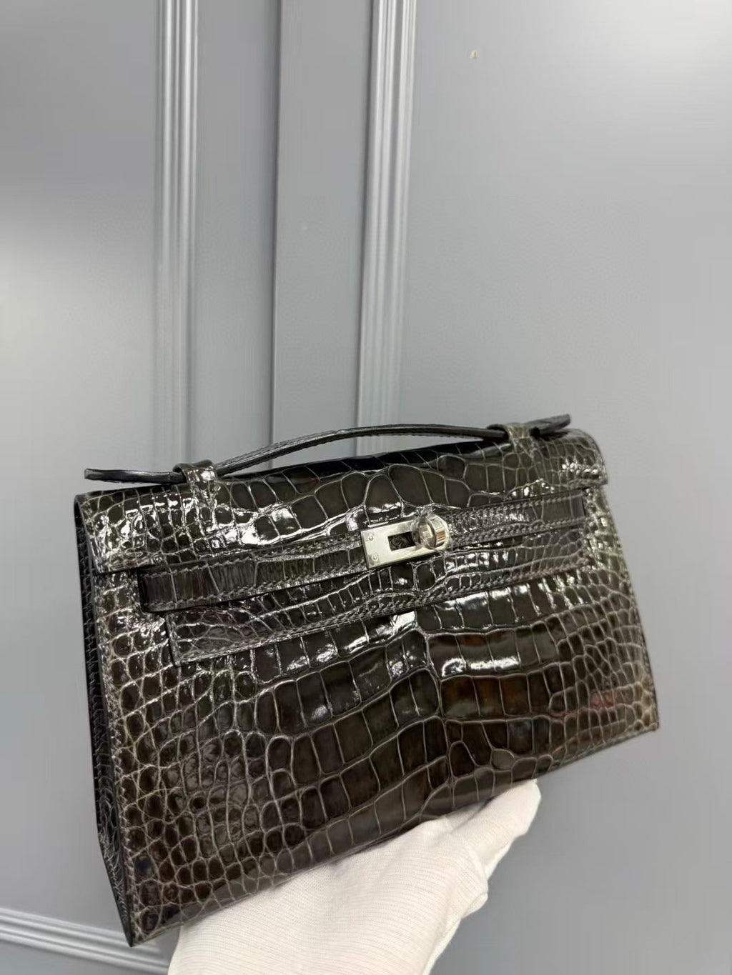 Hermes Kelly Mini 22 in Brown American Alligator Silver Buckle Bag