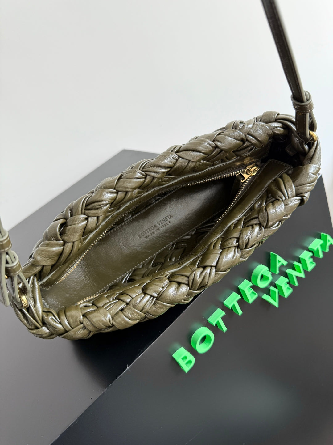 Bottega Veneta Kelimero Cha-Cha Clutch 28.5 in Dark Green Lambskin