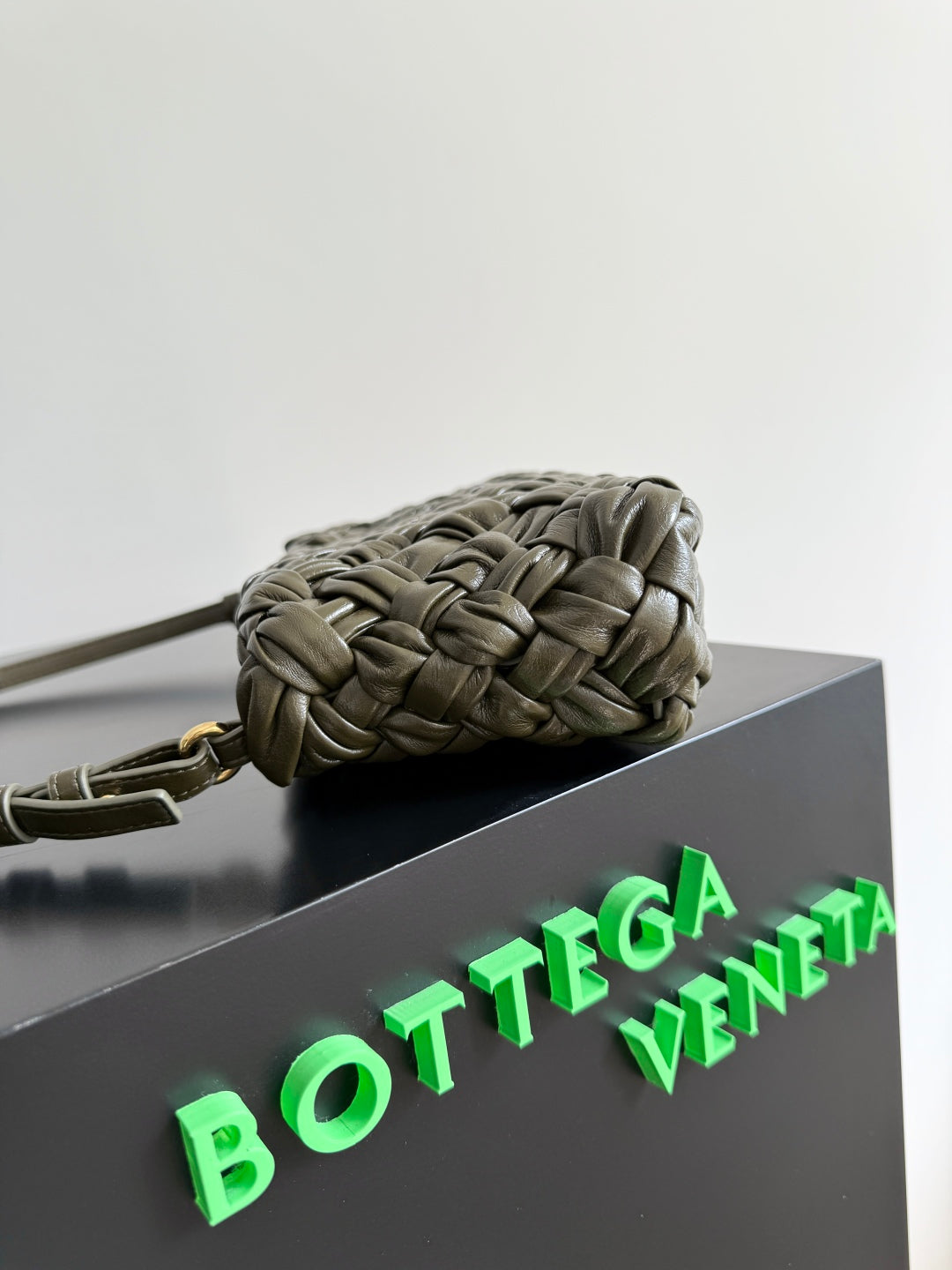 Bottega Veneta Kelimero Cha-Cha Clutch 28.5 in Dark Green Lambskin