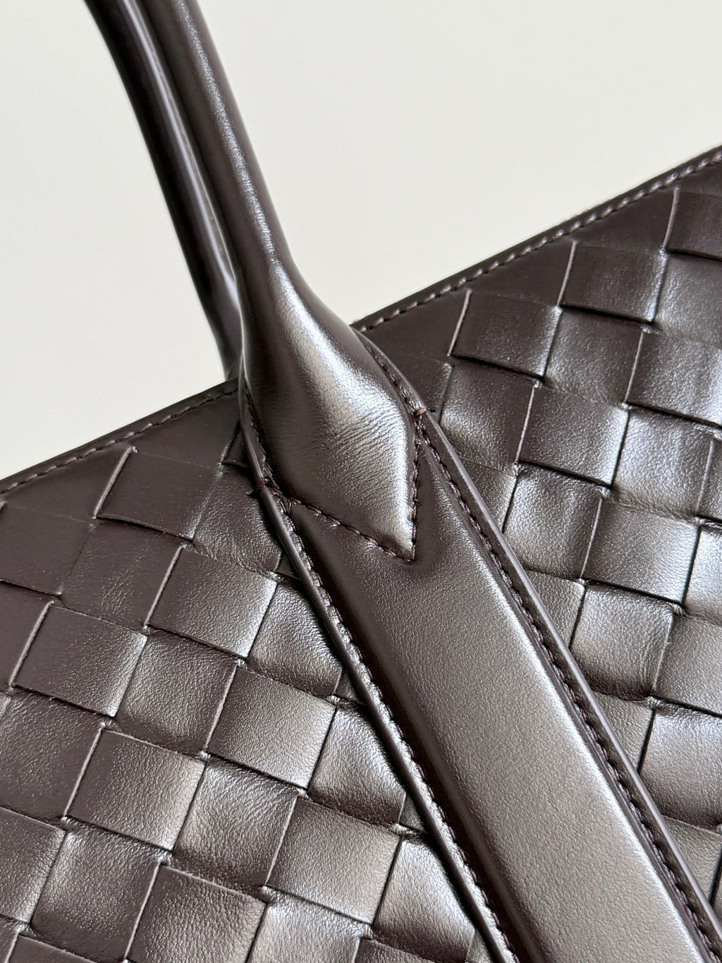 Bottega Veneta 25S Andiamo Large Intrecciato 39 in Dark Brown Calfskin Bag