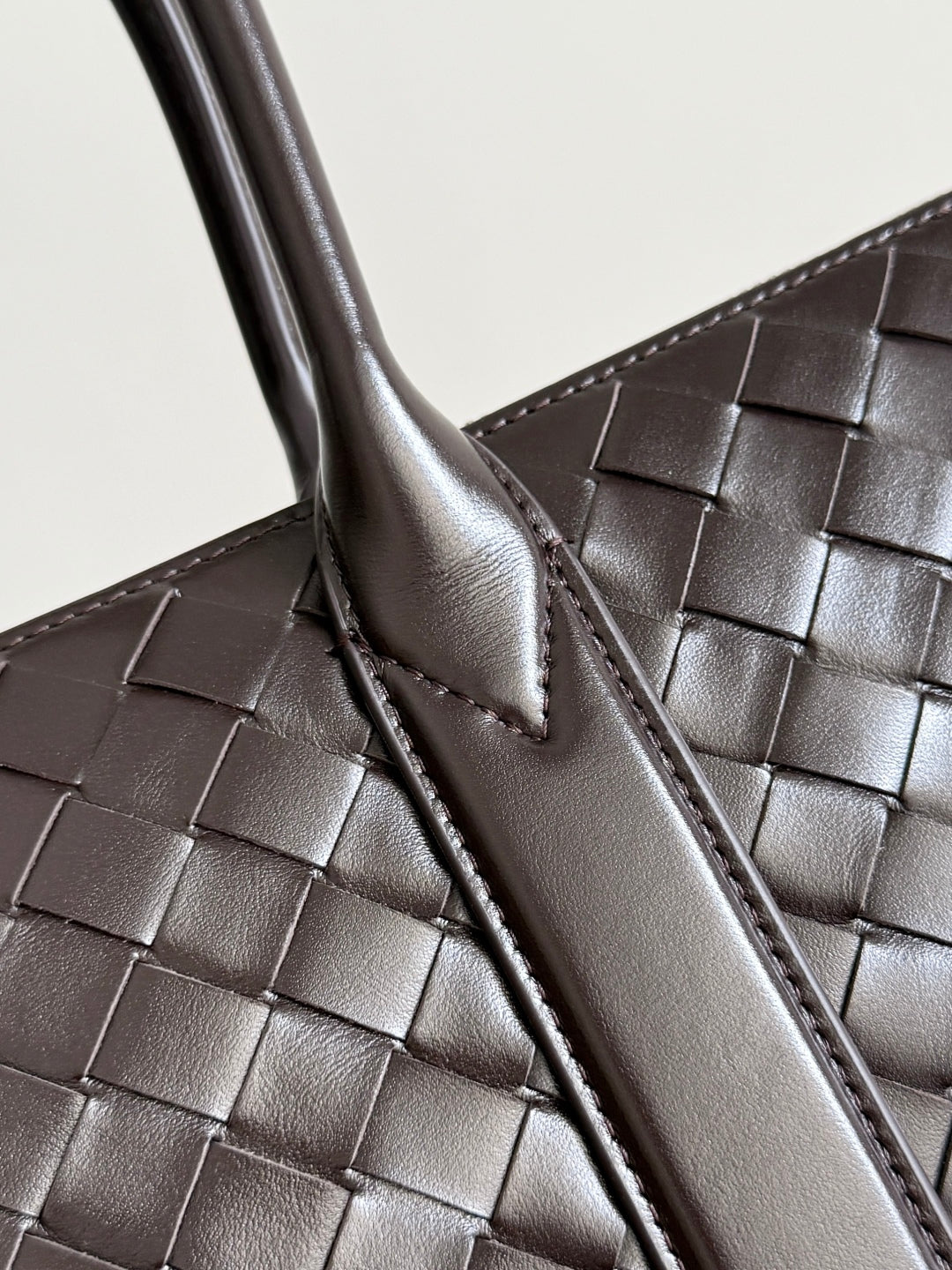 Bottega Veneta 25S Andiamo Large Intrecciato 39 in Dark Brown Calfskin Bag