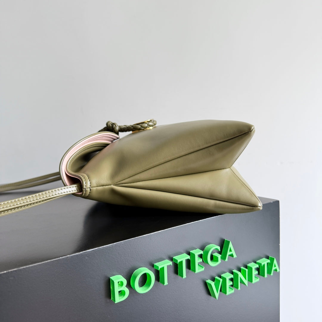 Bottega Veneta 25S Medium Liberta Bag 30 in Olive Green Calfskin