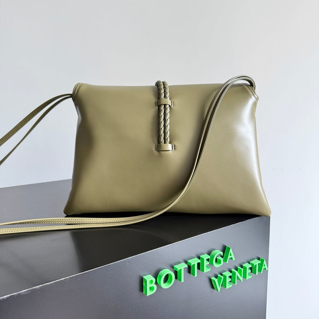 Bottega Veneta 25S Medium Liberta Bag 30 in Olive Green Calfskin