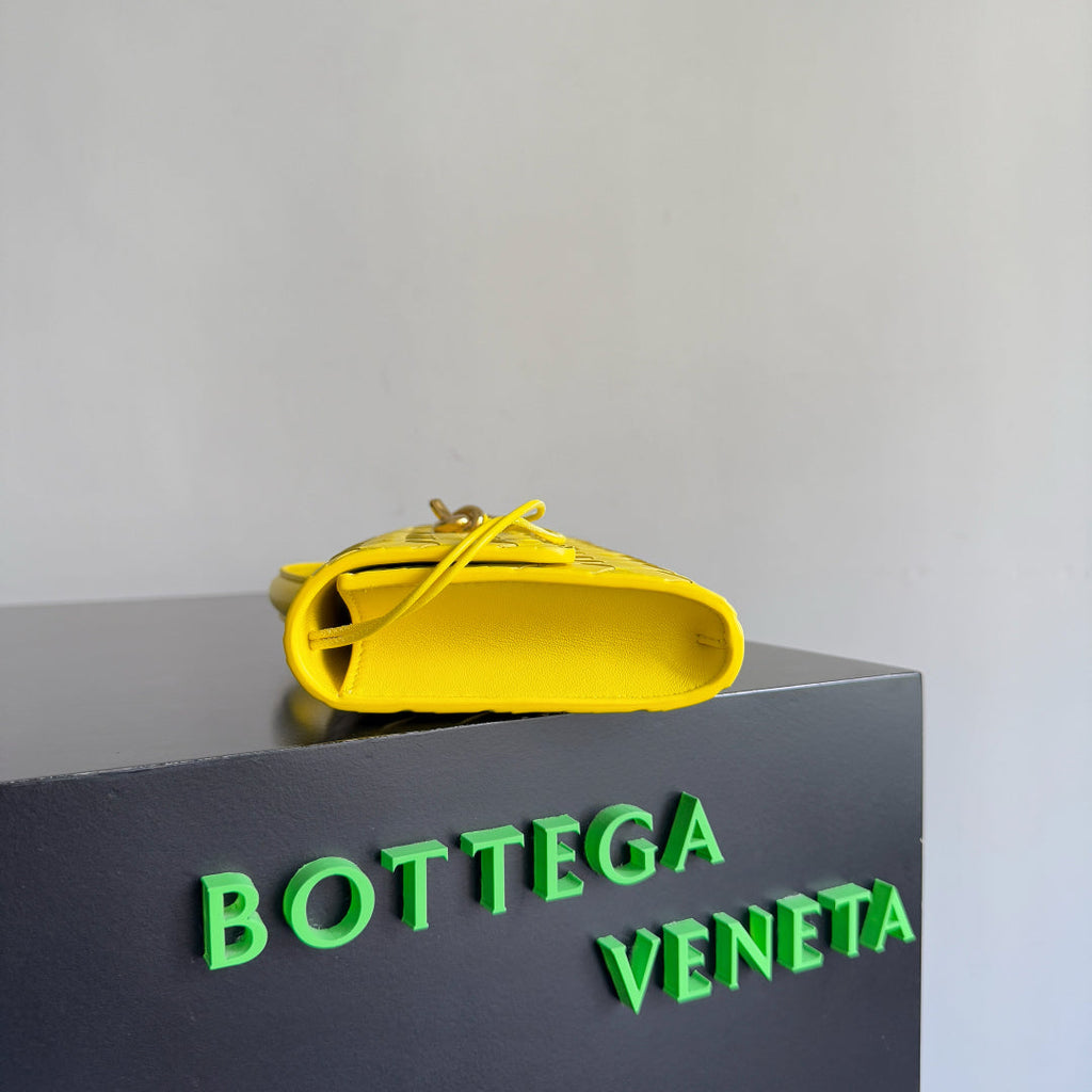 Bottega Veneta 25S Long Clutch Andiamo 31 in Lemon Yellow Calfskin