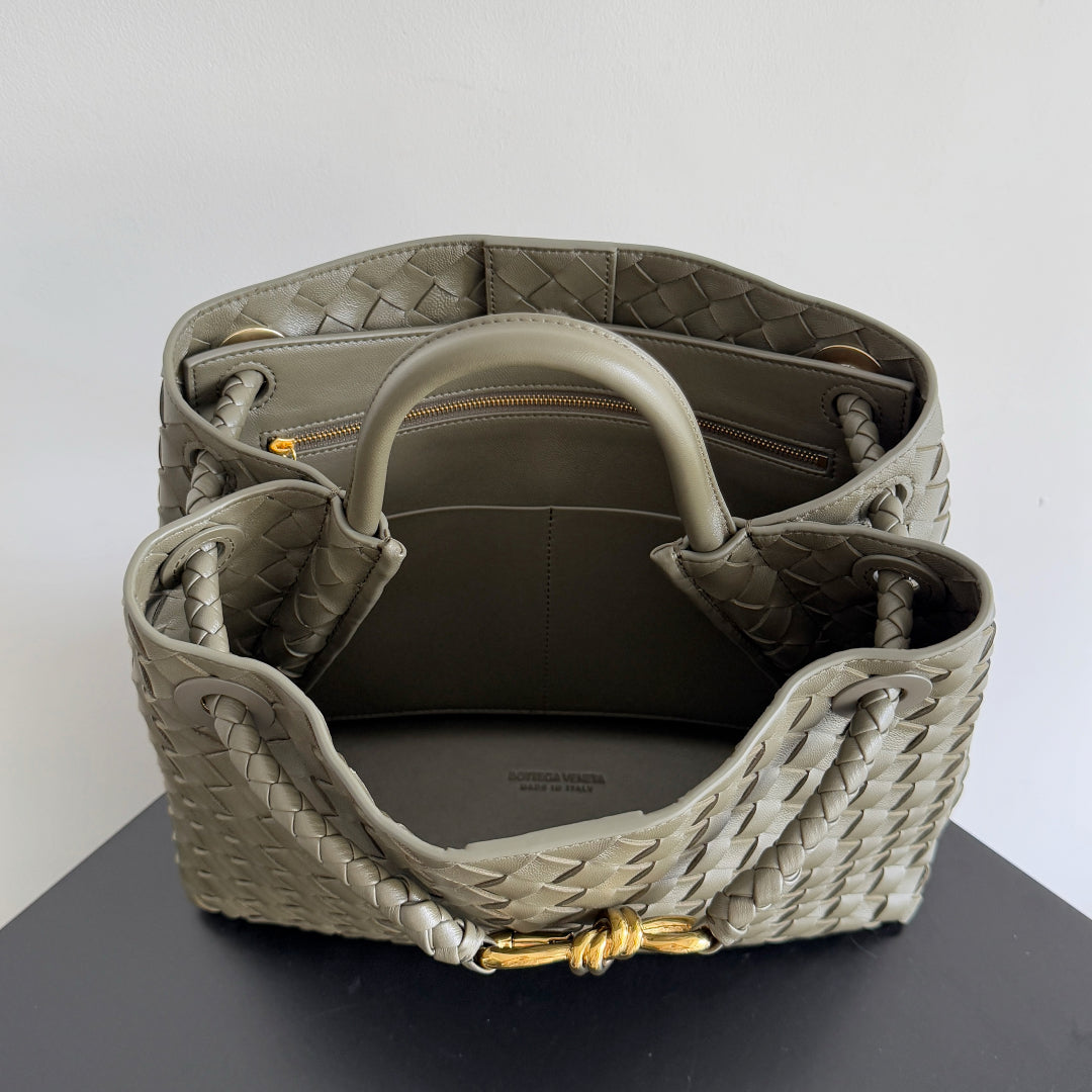 Bottega Veneta 25S Medium Andiamo 32 in Olive Green Calfskin Gold Hardware Bag