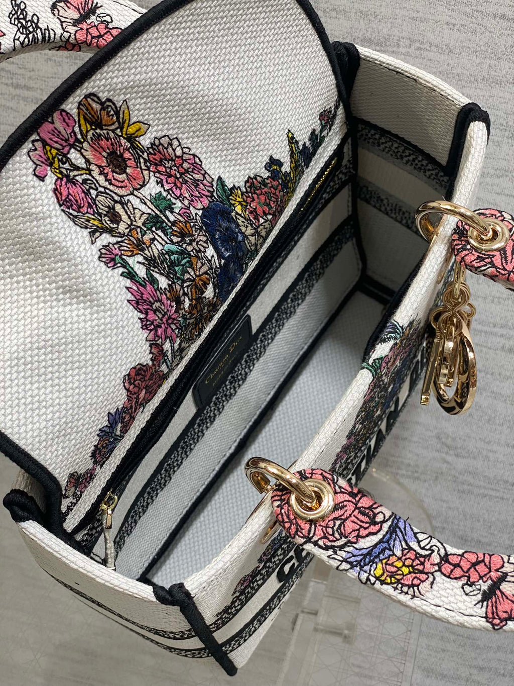 Dior 25S Small Lady D-Lite Bag 24 in White Red Star Embroidery