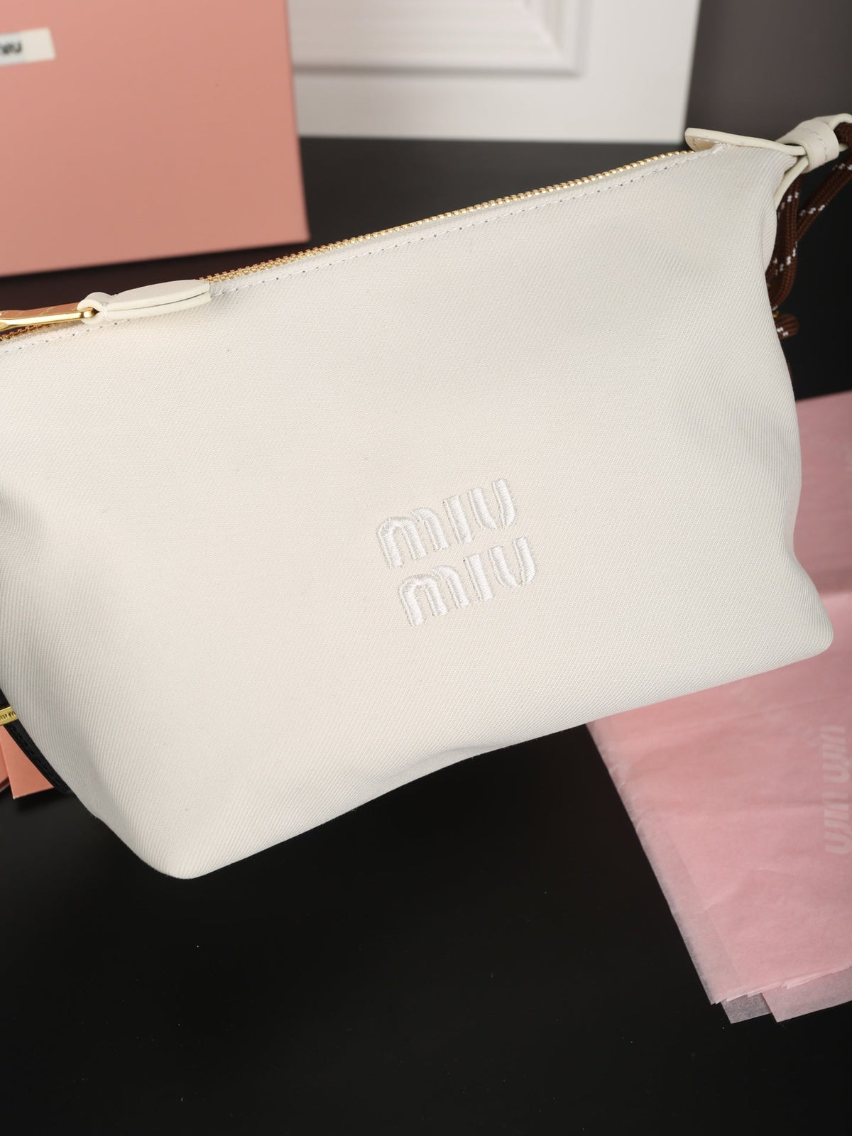 Chain Shoulder Bag 18 in White Fabric Gold Hardware