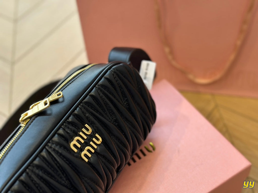 Baguette 25 Bag in Black Sheepskin
