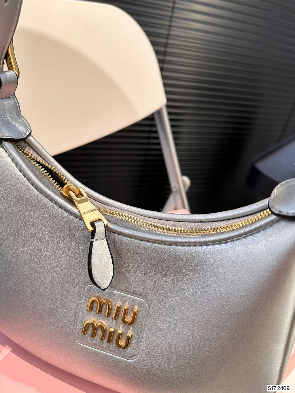 Hobo 22 Bag in Silver Calfskin