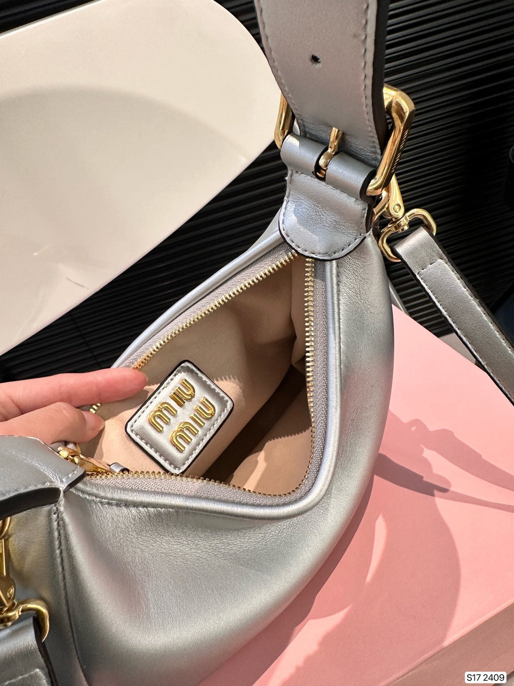 Hobo 22 Bag in Silver Calfskin