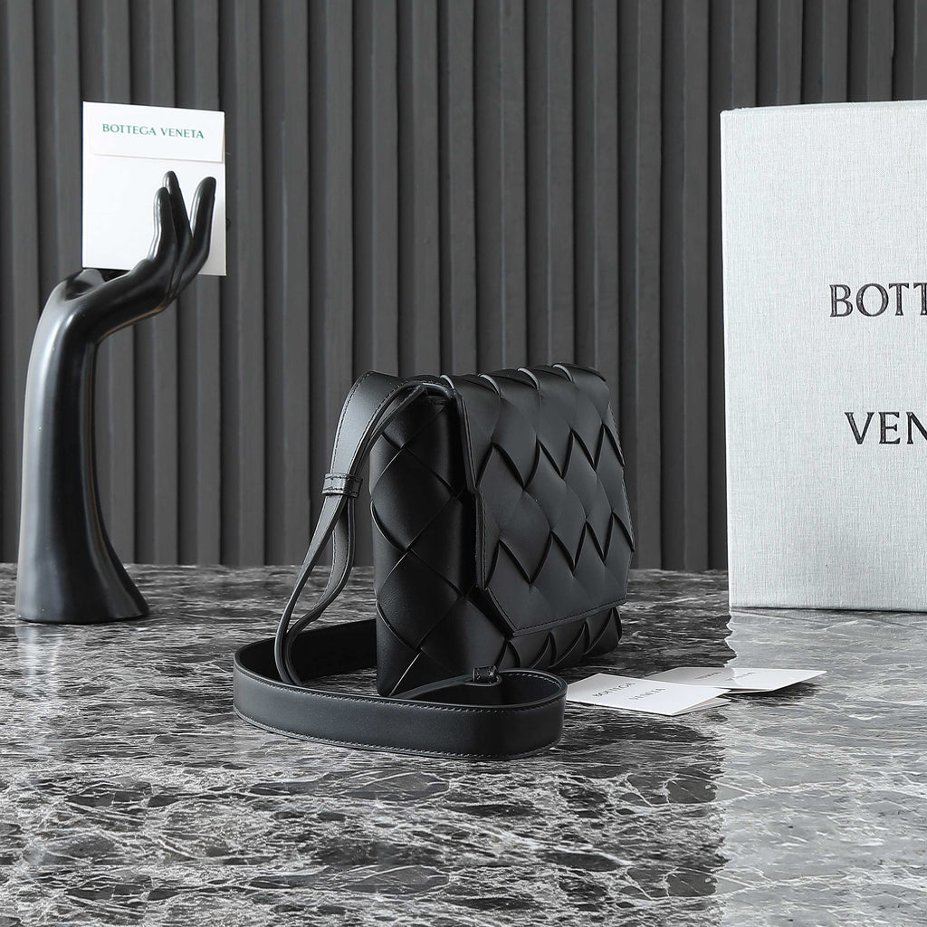 Bottega Veneta 25S Diago 22 in Black Calfskin Patent Silver Hardware Bag