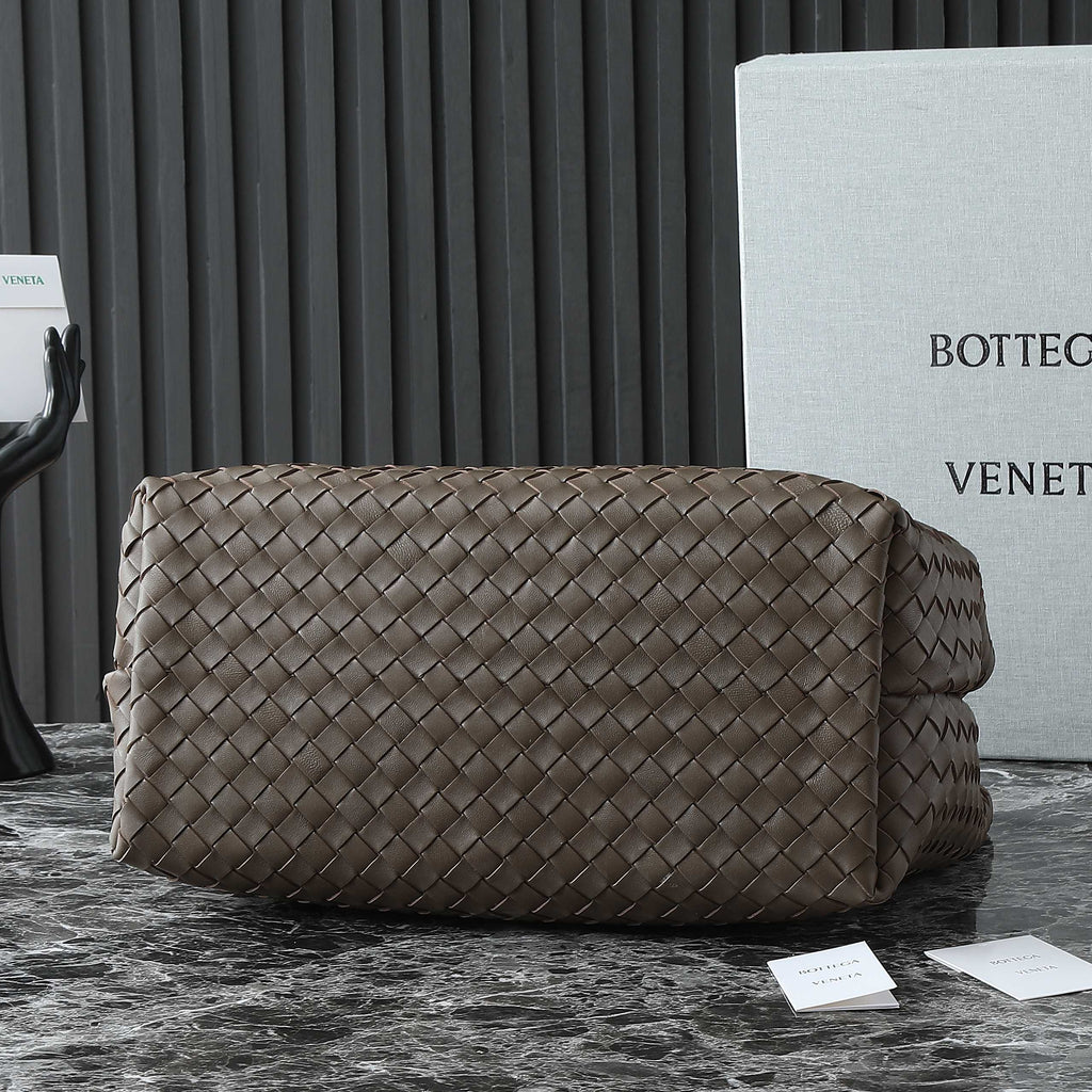 Bottega Veneta 25S Large Andiamo 42 in Dark Brown Calfskin Gold Hardware Bag
