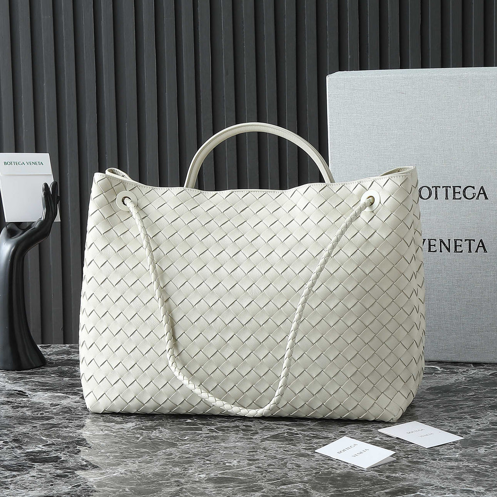 Bottega Veneta 25S Large Andiamo 42 in Ivory Calfskin Gold Hardware Bag