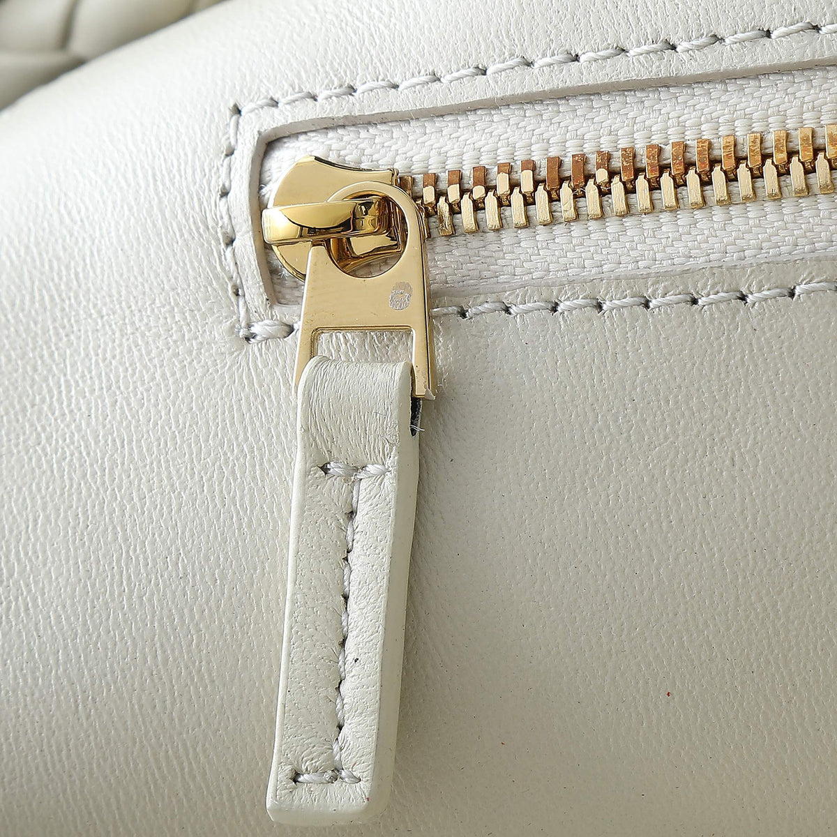 Bottega Veneta 25S Large Andiamo 42 in Ivory Calfskin Gold Hardware Bag