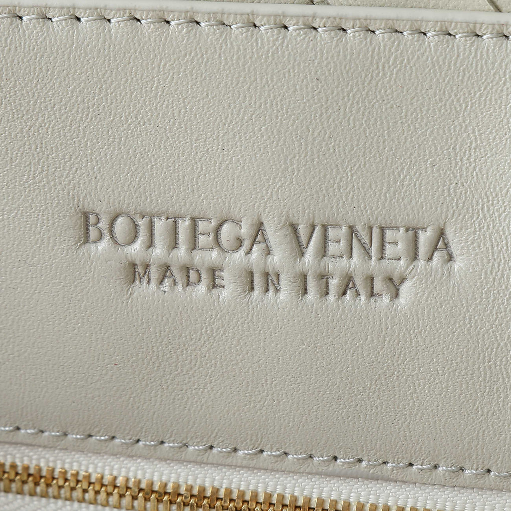 Bottega Veneta 25S Large Andiamo 42 in Ivory Calfskin Gold Hardware Bag