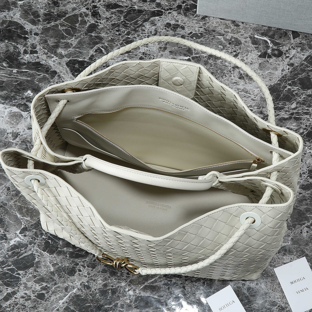 Bottega Veneta 25S Large Andiamo 42 in Ivory Calfskin Gold Hardware Bag