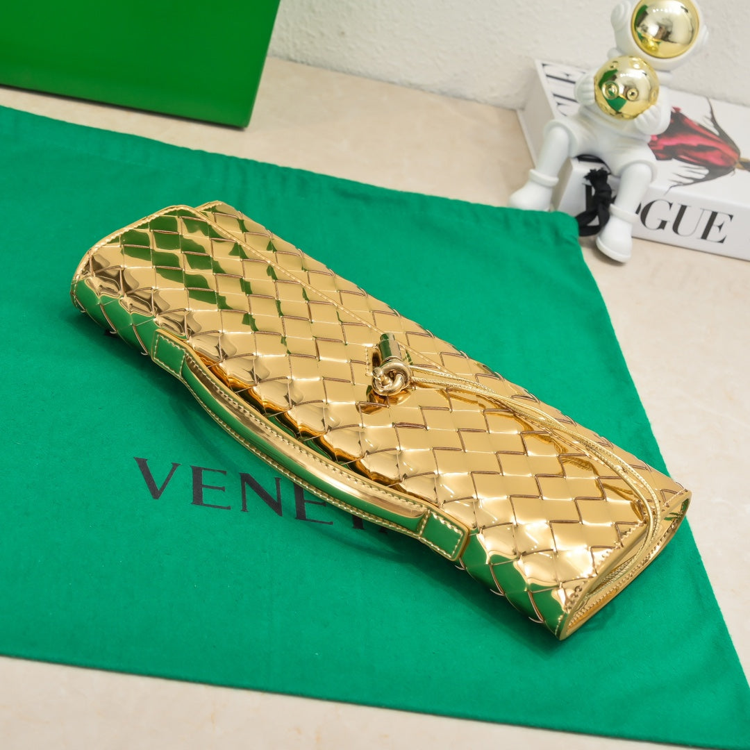 Bottega Veneta Long Clutch Andiamo 31 Gold Metalic Leather Ghw