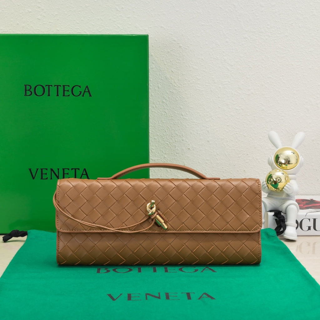 Bottega Veneta Long Clutch Andiamo 31 Tan Leather Ghw