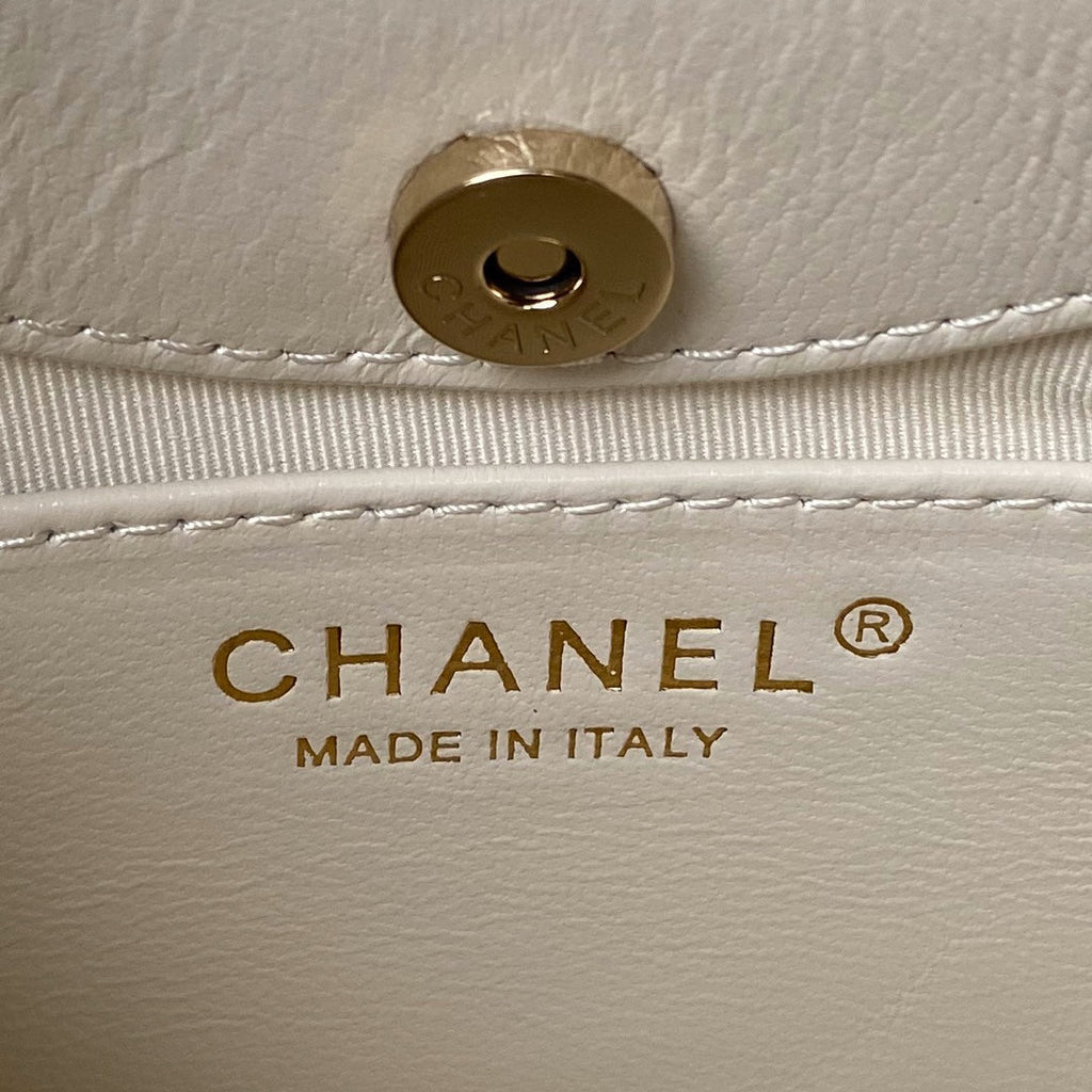 Chanel 25S Top Handle 20 cm in Cream White Lambskin Bag