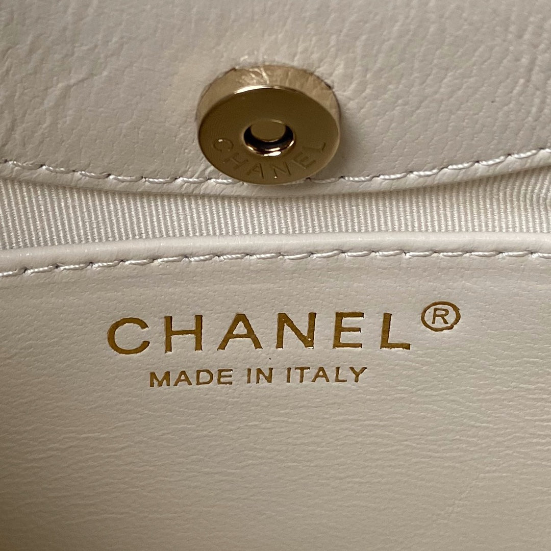 Chanel 25S Top Handle 20 cm in Cream White Lambskin Bag
