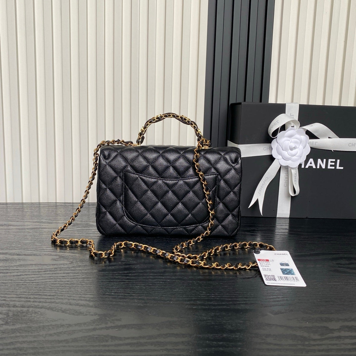 Chanel 25S Flap Bag 22 cm in Black Caviar with Gold Hardware