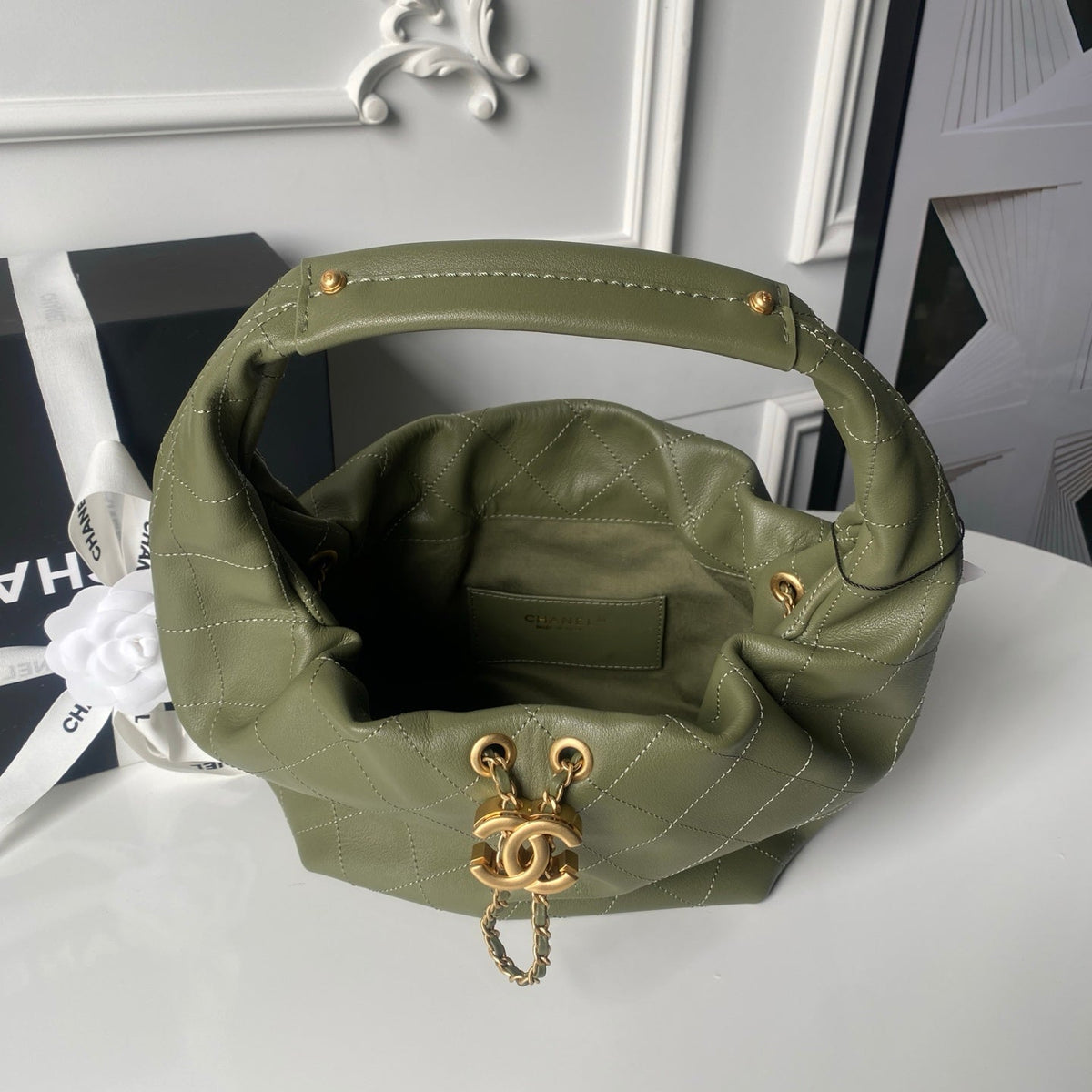 Chanel 25S Hobo Bag 32 in Dark Green Lambskin