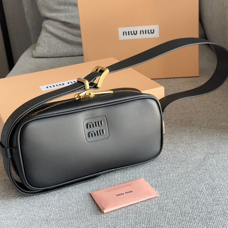 Baguette 25 Bag in Black Calfskin