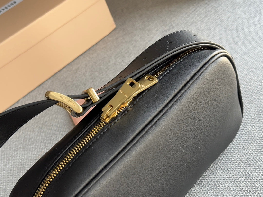 Baguette 25 Bag in Black Calfskin