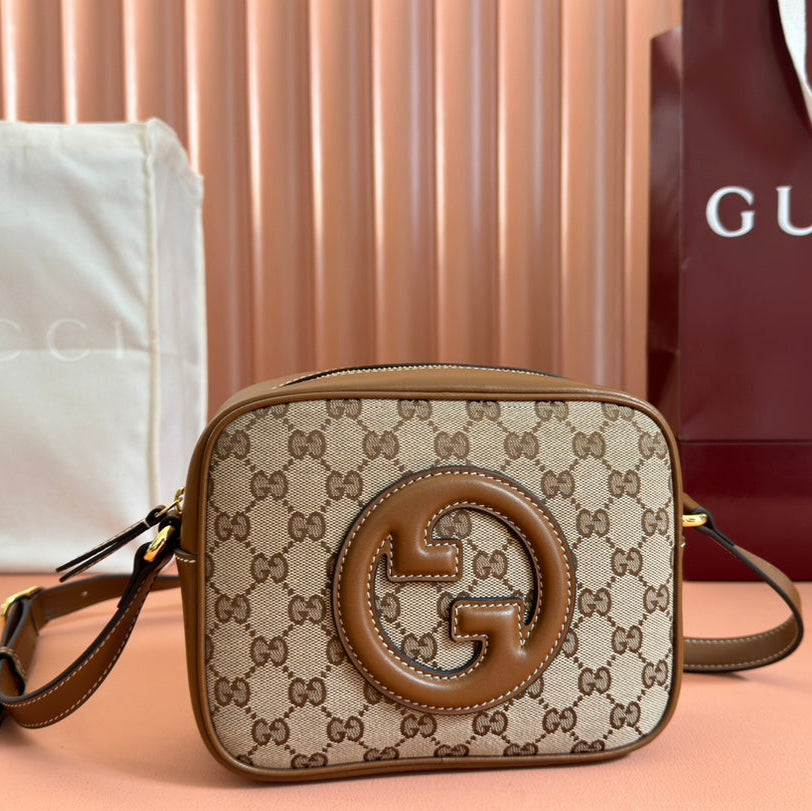 Gucci Blondie Small Shoulder Bag 21 in Beige and Dark Brown Canvas Brown Calfskin