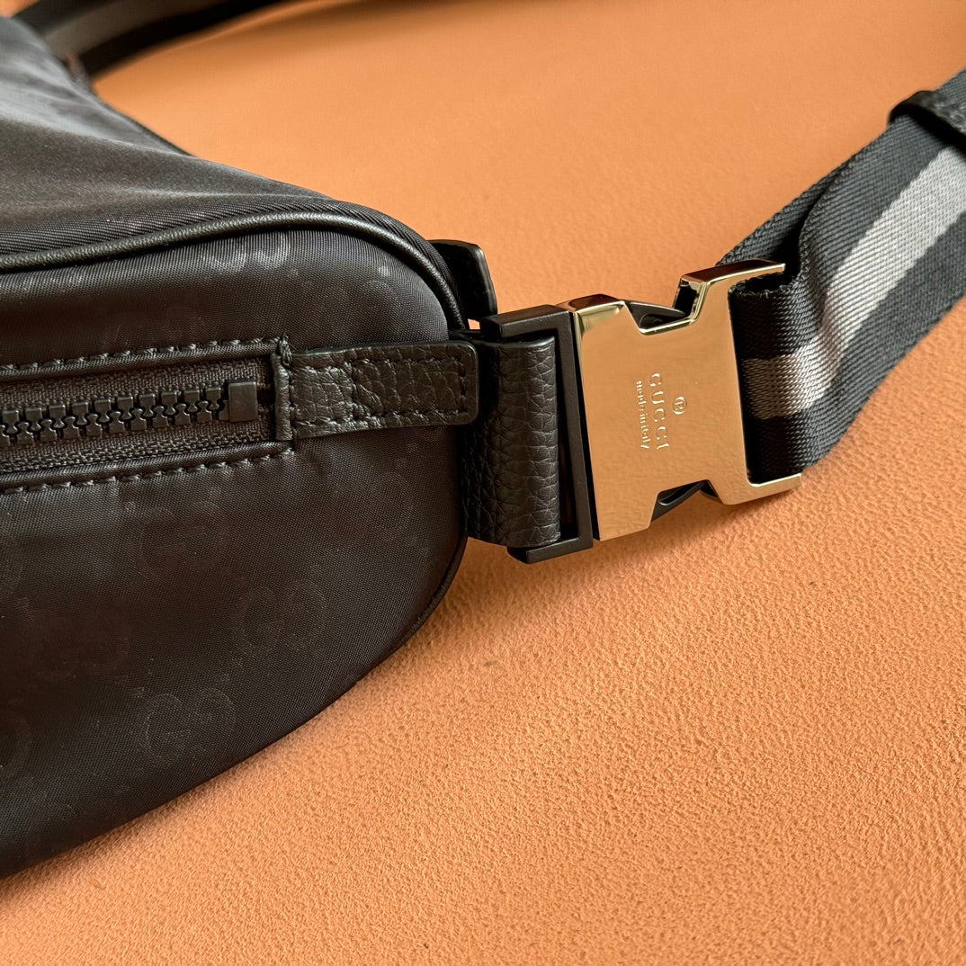 Gucci Bike Bag Hipack 27 in Black Fabric