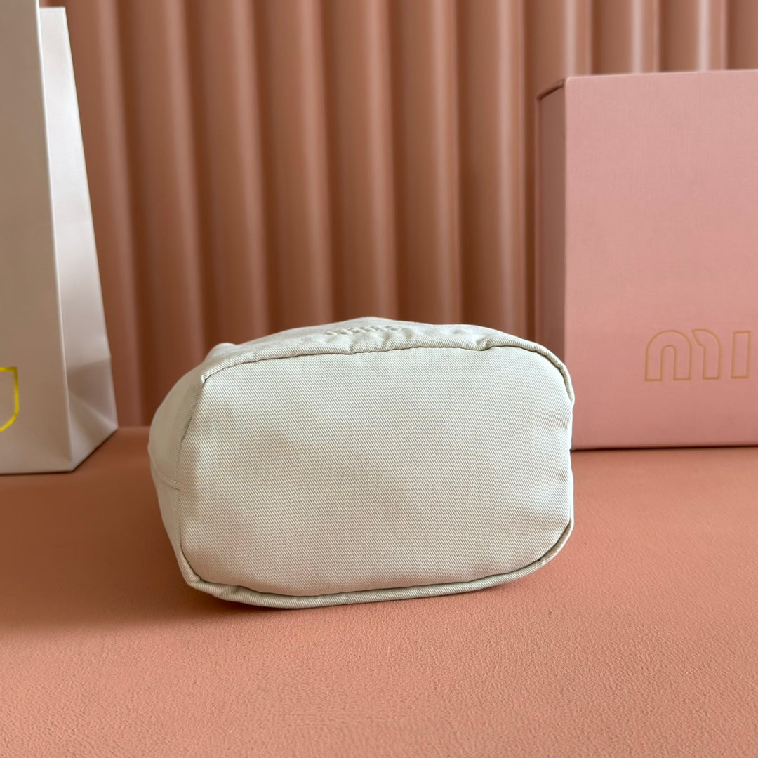 Gabadine Pouch 22.5 in Plaster White Canvas Brown Drawstring