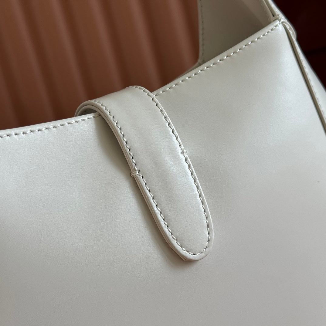 Gucci Jackie Small Shoulder Bag 27 in White Calfskin Gold Hardware