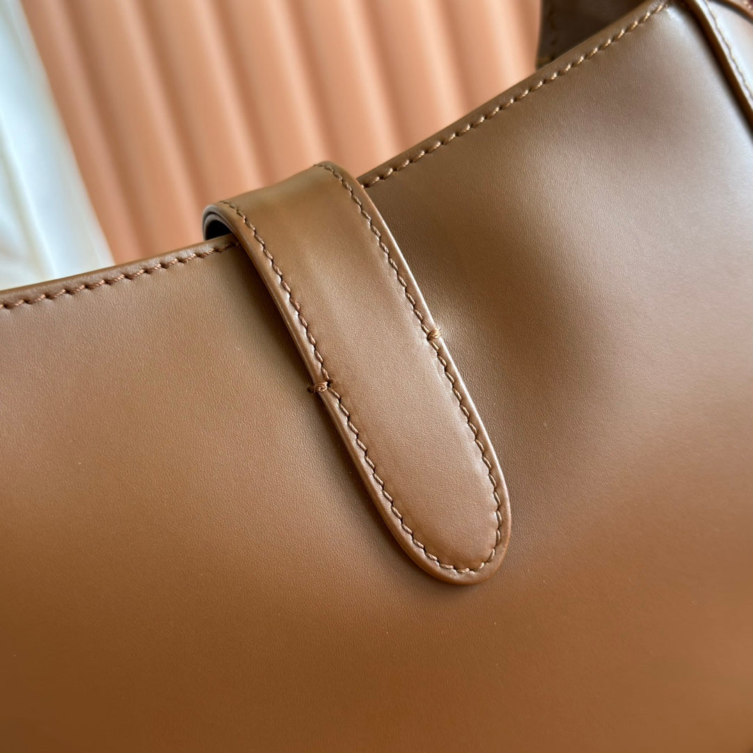 Gucci Jackie Small Shoulder Bag 27 in Tawny Brown Calfskin Gold Hardware