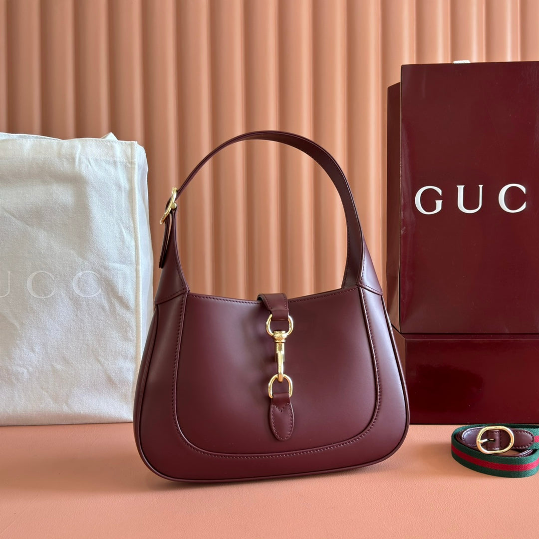 Gucci Jackie Small Shoulder Bag 27 in Burgundy Red Calfskin Gold Hardware