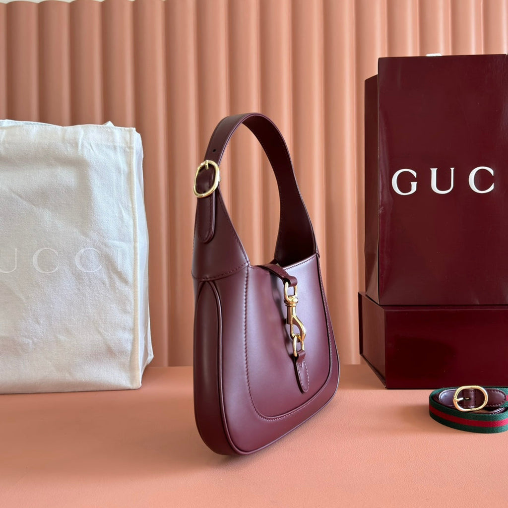 Gucci Jackie Small Shoulder Bag 27 in Burgundy Red Calfskin Gold Hardware