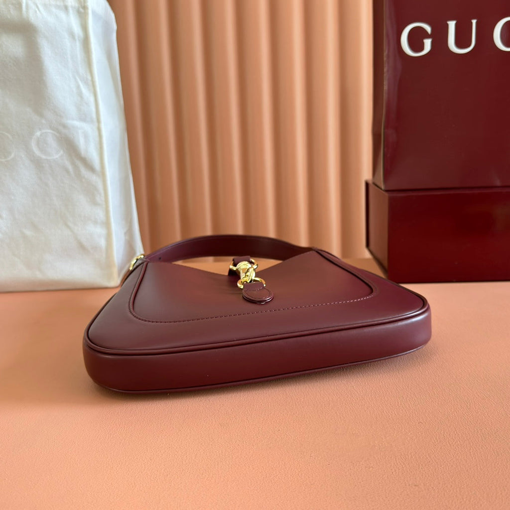 Gucci Jackie Small Shoulder Bag 27 in Burgundy Red Calfskin Gold Hardware