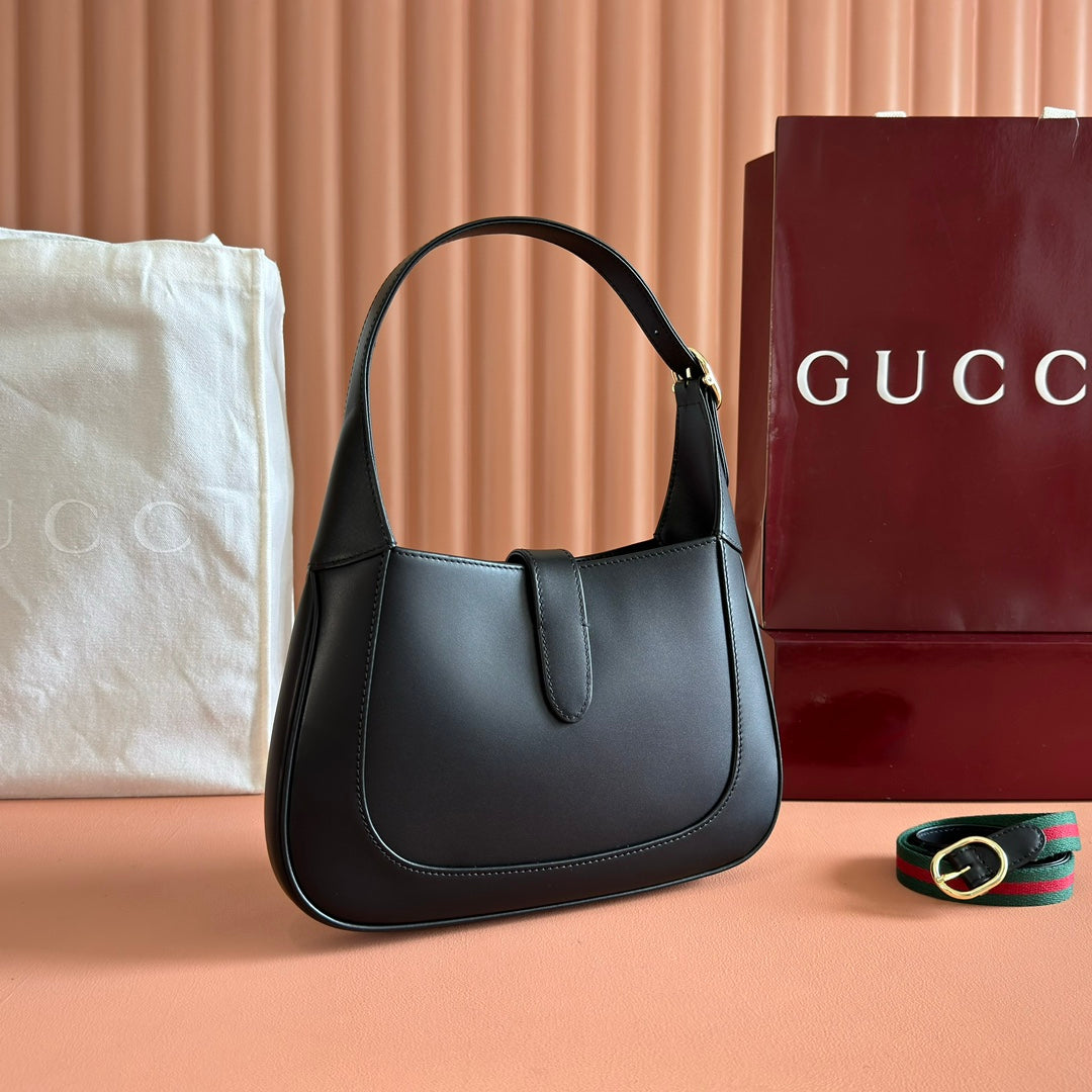 Gucci Jackie Small Shoulder Bag 27 in Black Calfskin Gold Hardware