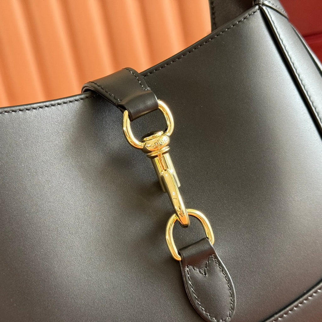 Gucci Jackie Small Shoulder Bag 27 in Black Calfskin Gold Hardware
