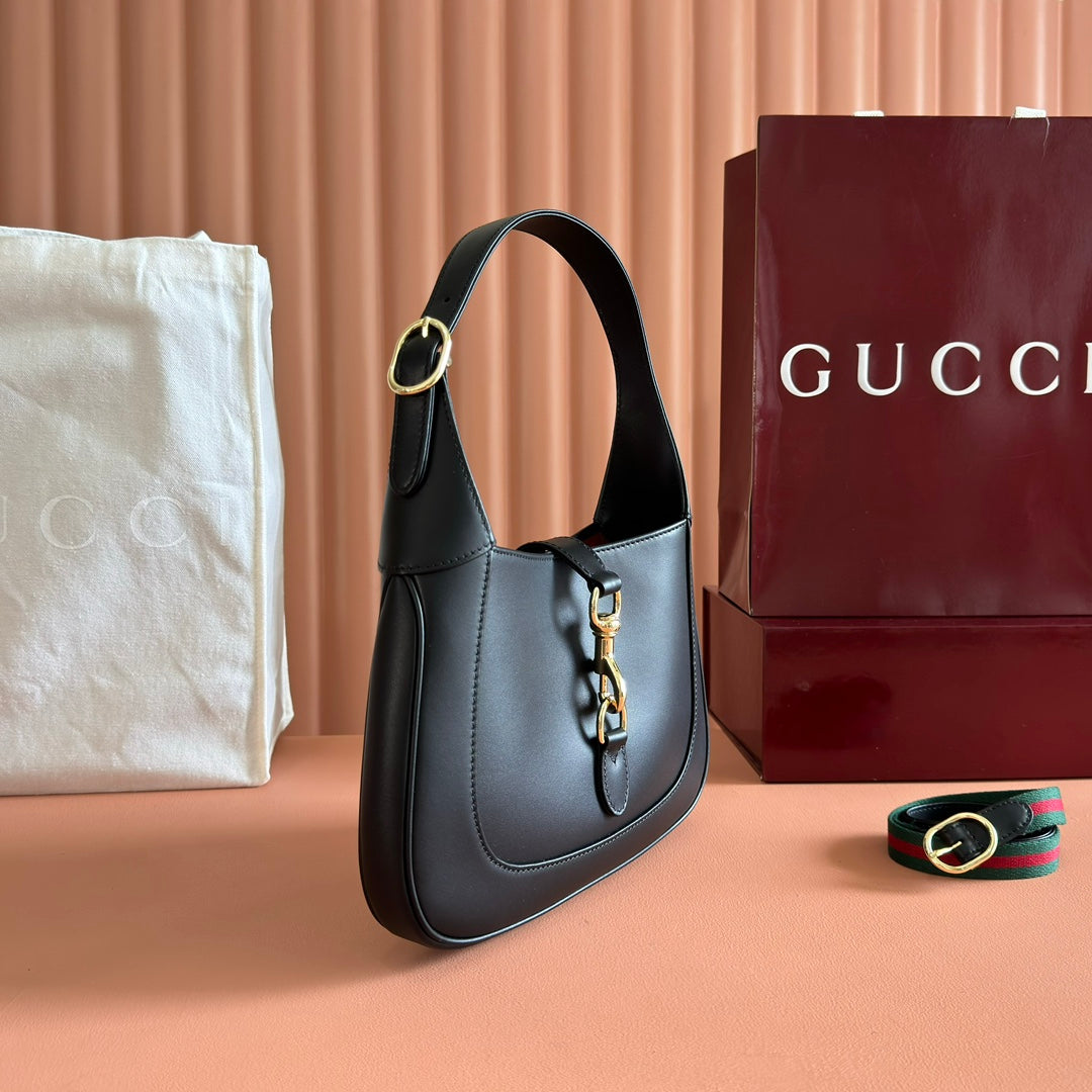 Gucci Jackie Small Shoulder Bag 27 in Black Calfskin Gold Hardware