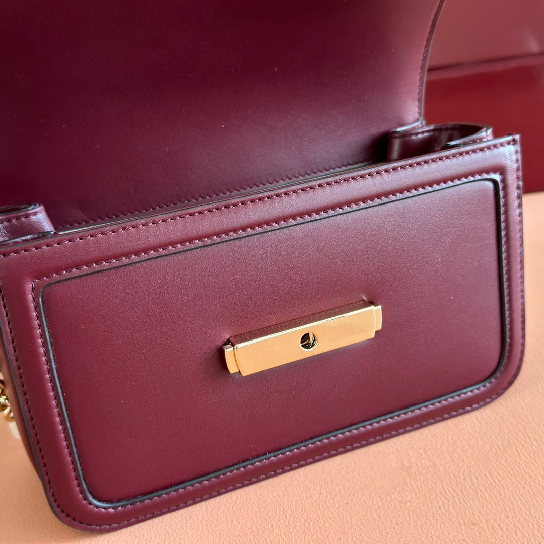 Gucci 26S Shoulder Bag 21 in Dark Red Calfskin