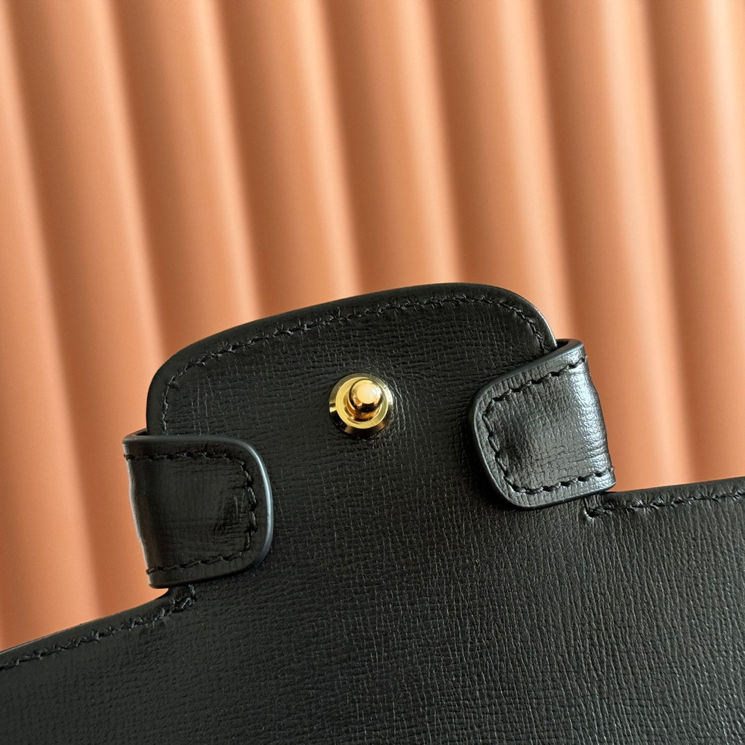 Gucci 25S Horsebit 1955 Medium Shoulder Bag 22 cm in Black Calfskin with Gold Hardware