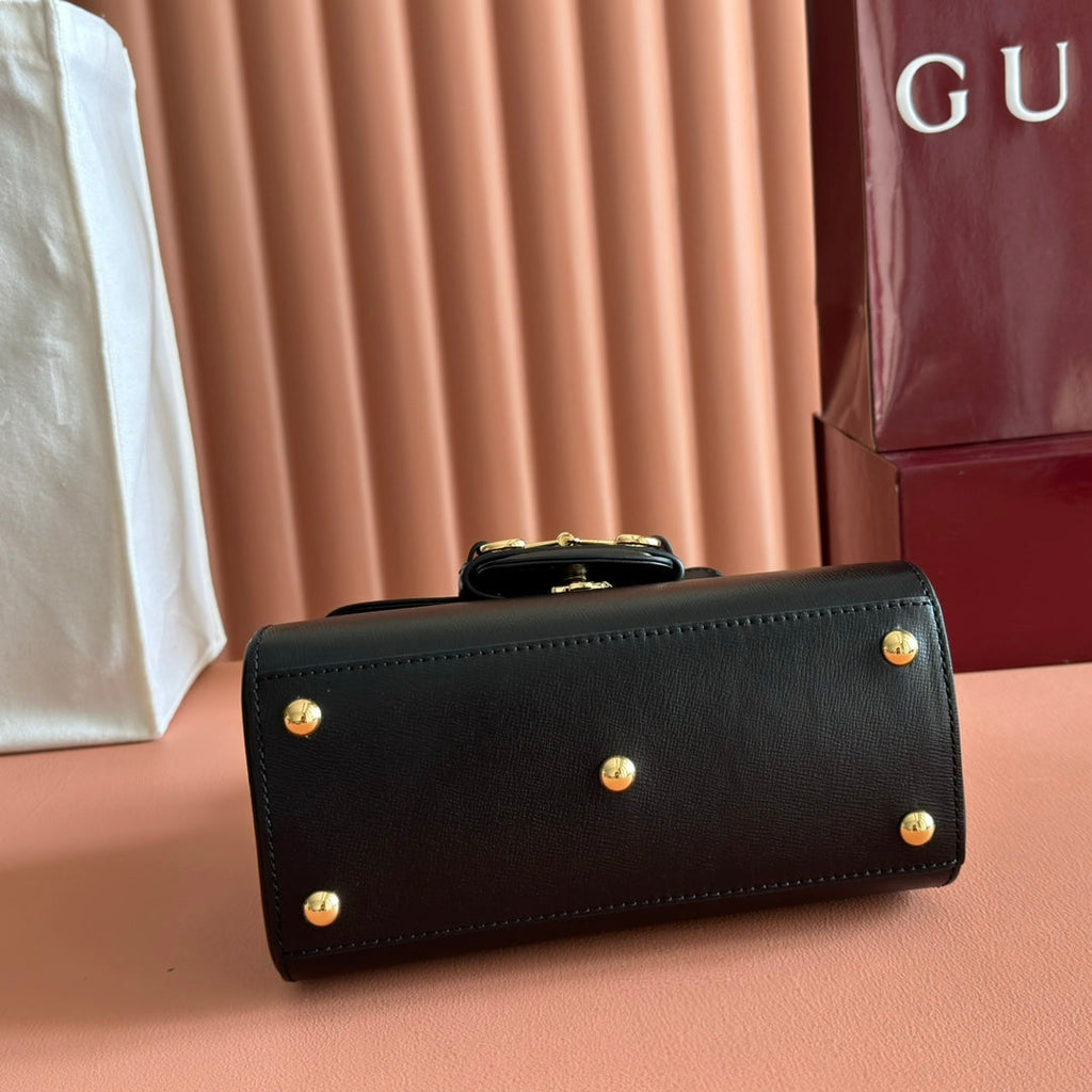 Gucci 25S Horsebit 1955 Medium Shoulder Bag 22 cm in Black Calfskin with Gold Hardware