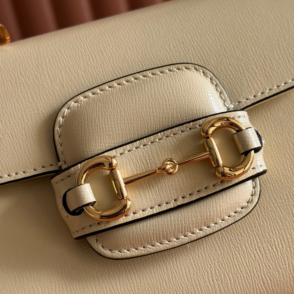Gucci 25S Horsebit 1955 Medium Shoulder Bag 22 cm in Cream White Calfskin with Gold Hardware