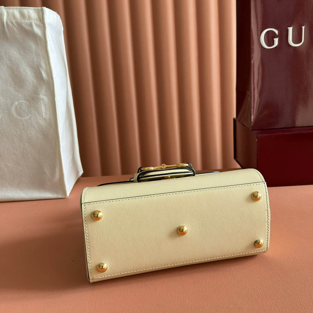 Gucci 25S Horsebit 1955 Medium Shoulder Bag 22 cm in Cream White Calfskin with Gold Hardware
