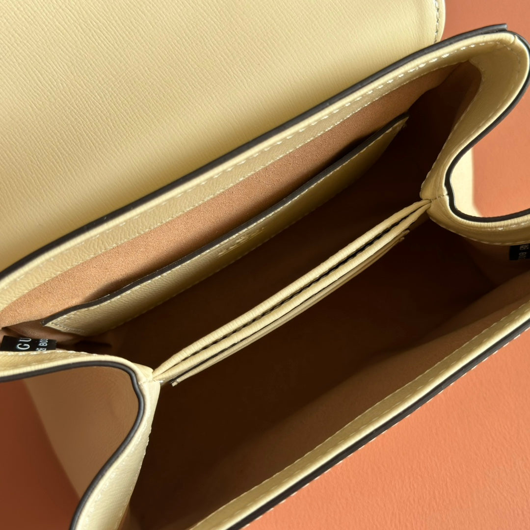 Gucci 25S Horsebit 1955 Medium Shoulder Bag 22 cm in Cream White Calfskin with Gold Hardware