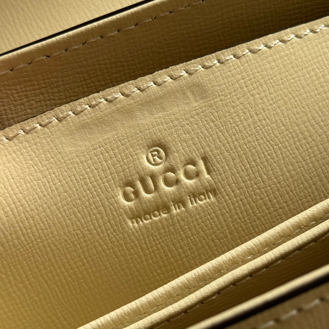 Gucci 25S Horsebit 1955 Medium Shoulder Bag 22 cm in Cream White Calfskin with Gold Hardware