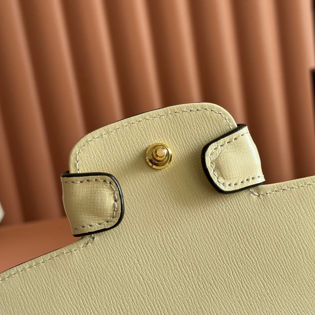 Gucci 25S Horsebit 1955 Medium Shoulder Bag 22 cm in Cream White Calfskin with Gold Hardware